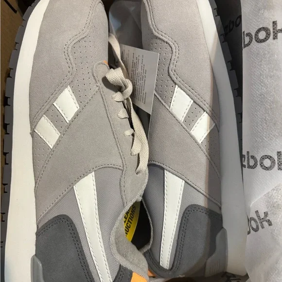 Women brand new steel toe shoes - Picture 3 of 6